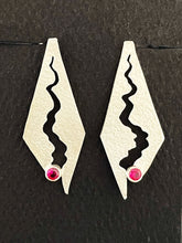 Load image into Gallery viewer, Fissure Earrings
